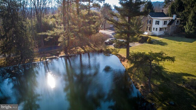 Foto del edificio - 2351 Chester Springs Rd
