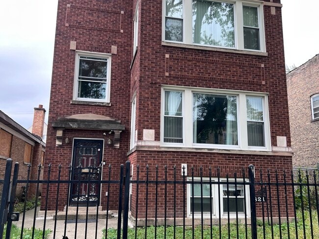 Foto del edificio - 821 N Waller Ave