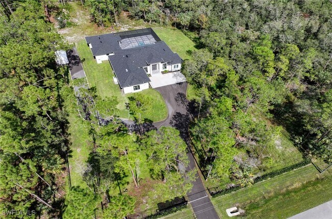 Building Photo - 219 33rd Ave NW