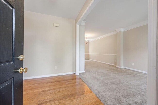 Building Photo - 3852 Roxfield Dr NE