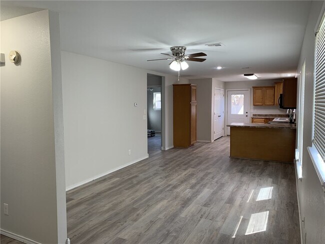 Foto del edificio - 703 NW 14th St