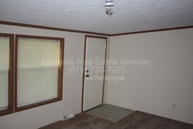 Foto del edificio - 10500 21 Mile Rd NE