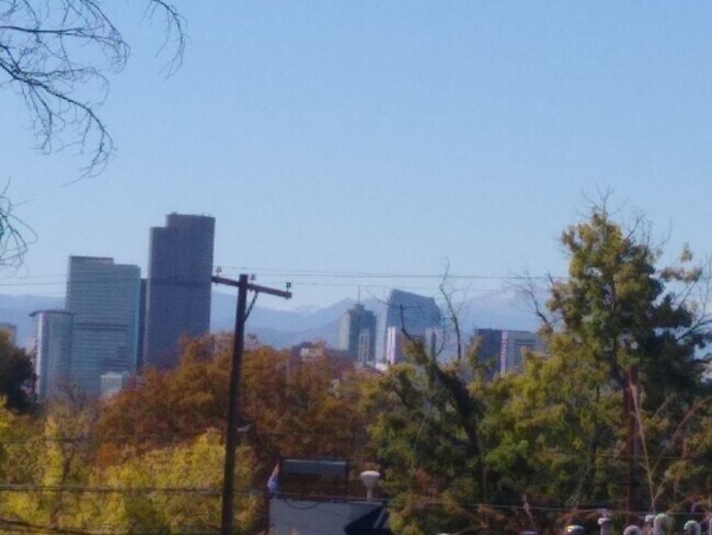 Foto del edificio - Mountain & City Views 2 Bed, 1 Bath Duplex...