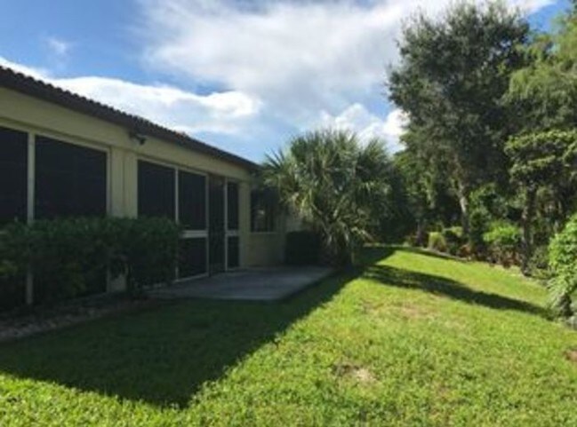 Building Photo - 6082 Forest Villas Cir