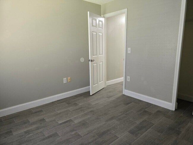 Foto del edificio - 749 Aachen Ave NW