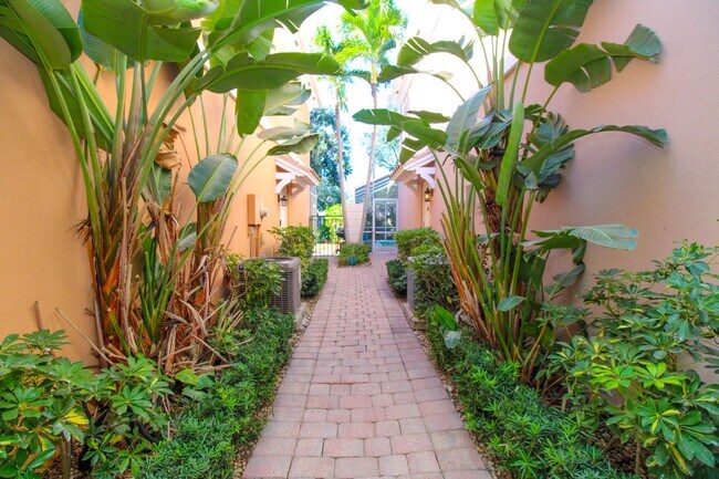 Foto del edificio - ** THE COVE 3-BED\2.5 BATH BEAUTIFUL FURNI...