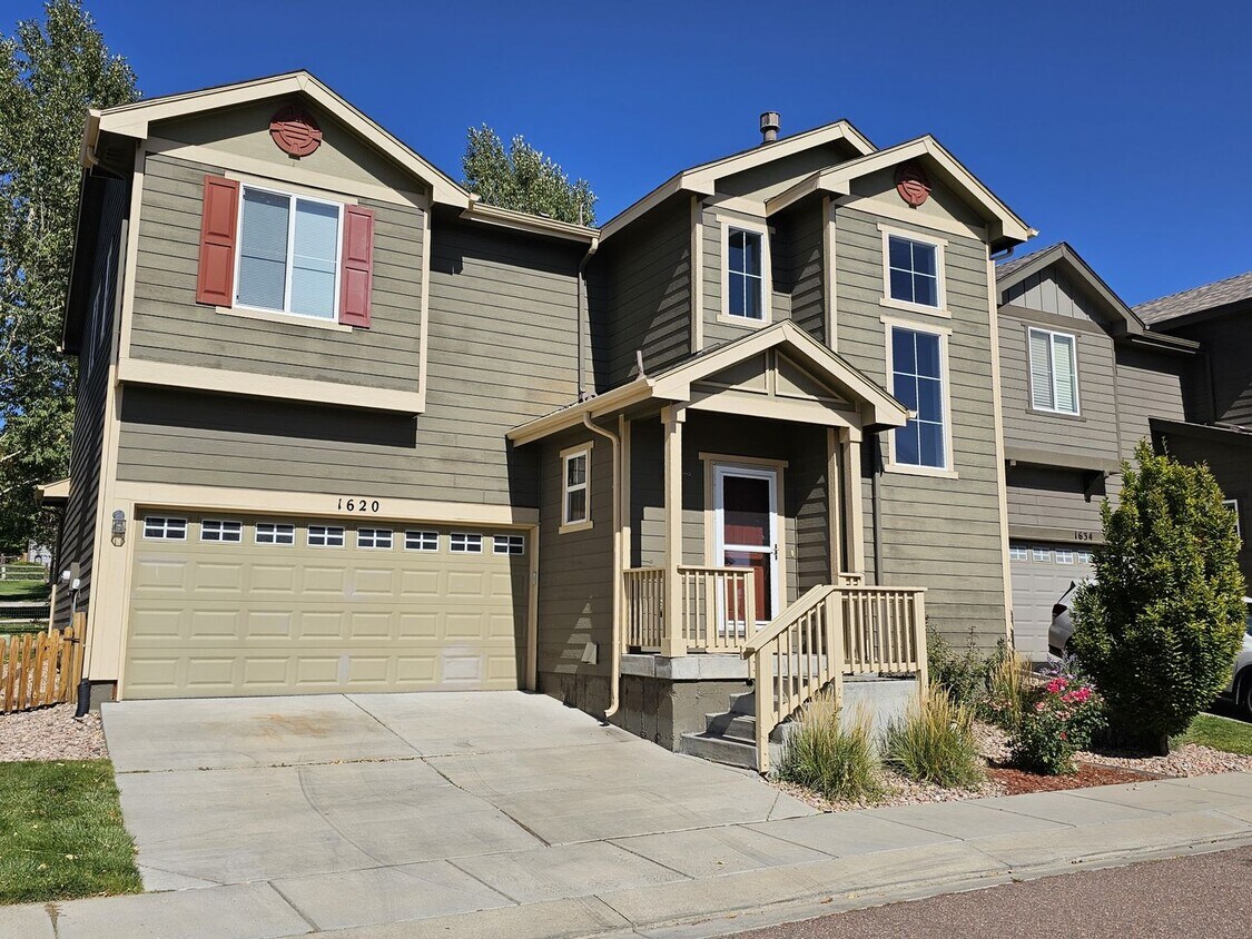 Primary Photo - Beautiful home (5 BR/3.5 BA/2 CAR) in D-20...