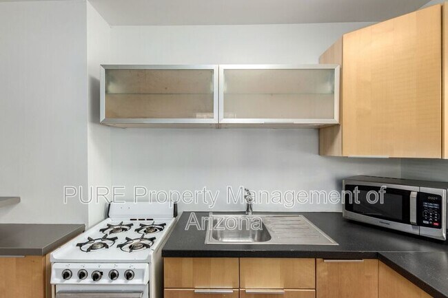 Foto del edificio - 912 E Montebello Ave