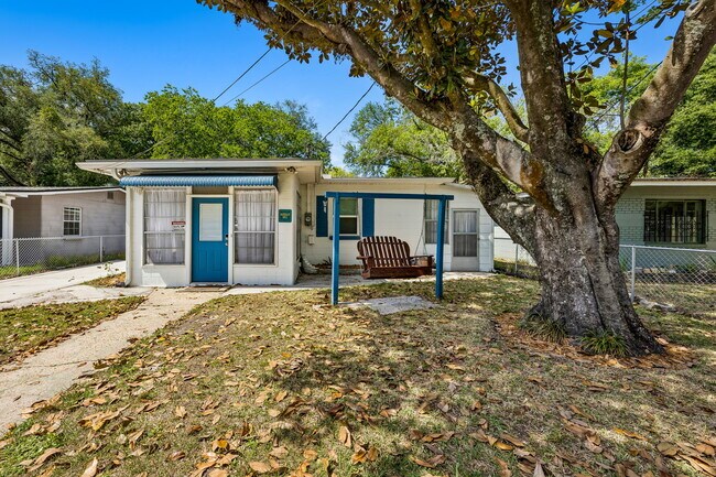 Foto del edificio - 3233 Dellwood Ave