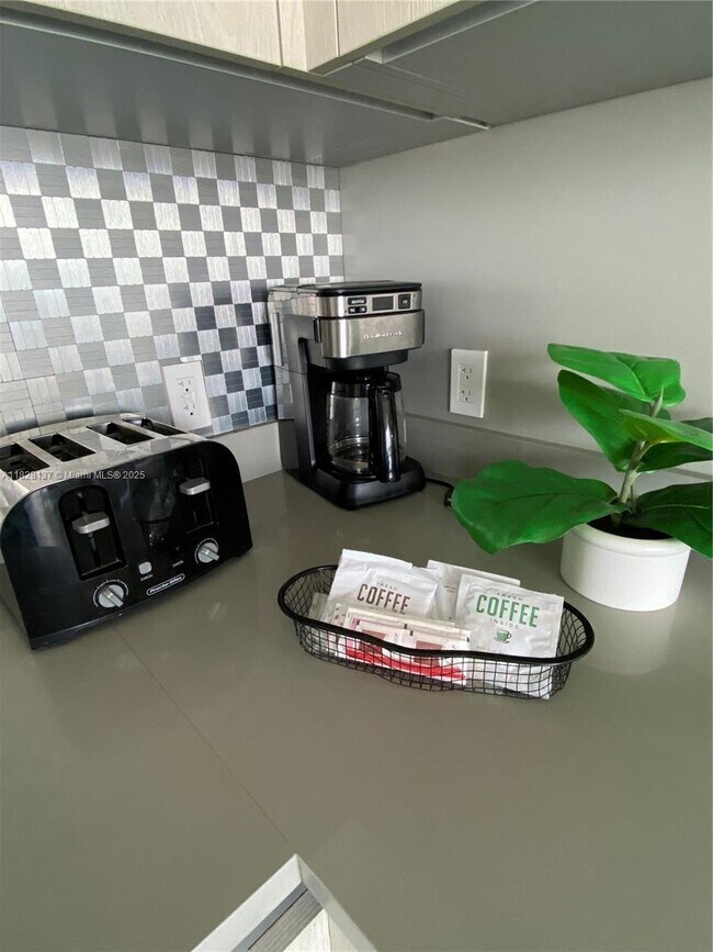 Building Photo - 4010 S Ocean Dr