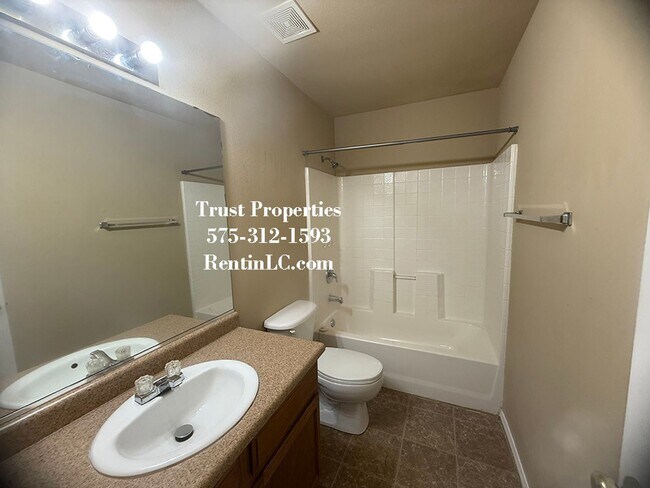 Building Photo - Spacious 4/2 close to WSMR and NASA