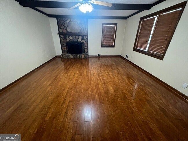 Foto del edificio - 916 Curry Cir SE