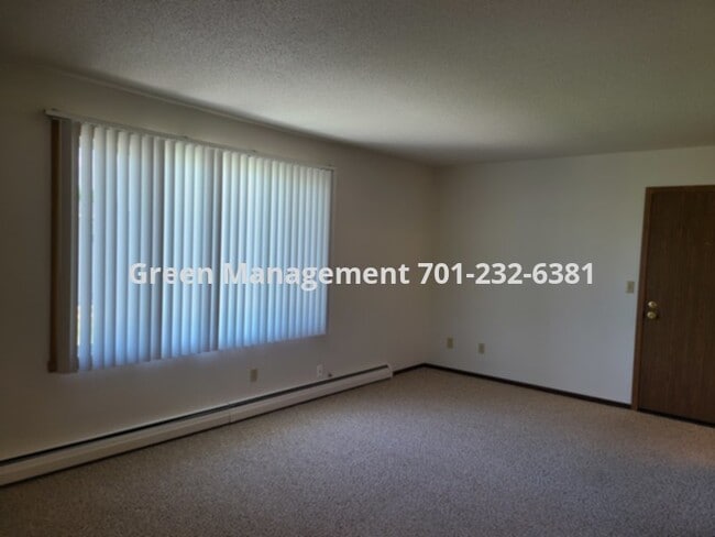 Building Photo - 2 Bedroom in 4 Plex
