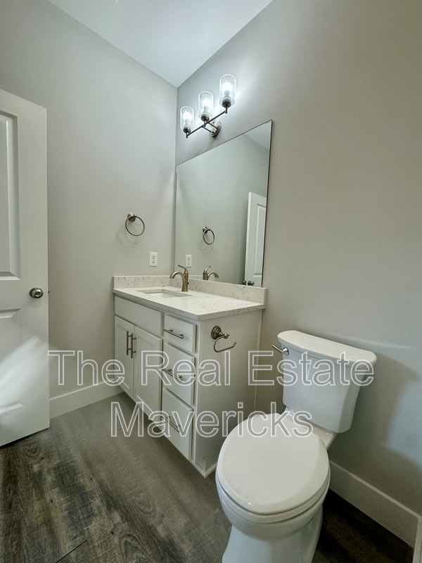 Foto del edificio - 6311 Rosemary Dr