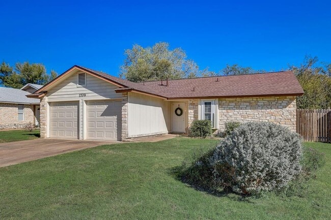 Building Photo - 1709 Goodson Ln