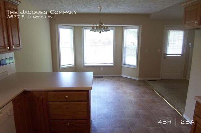 Foto del edificio - 3677 Leawood Ave