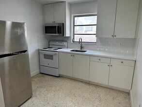 Building Photo - 458 SW 9th St