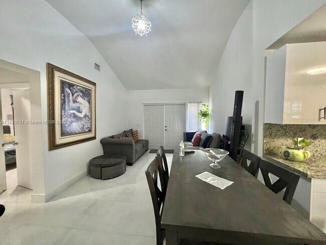 Foto del edificio - 1362 NW 102nd St