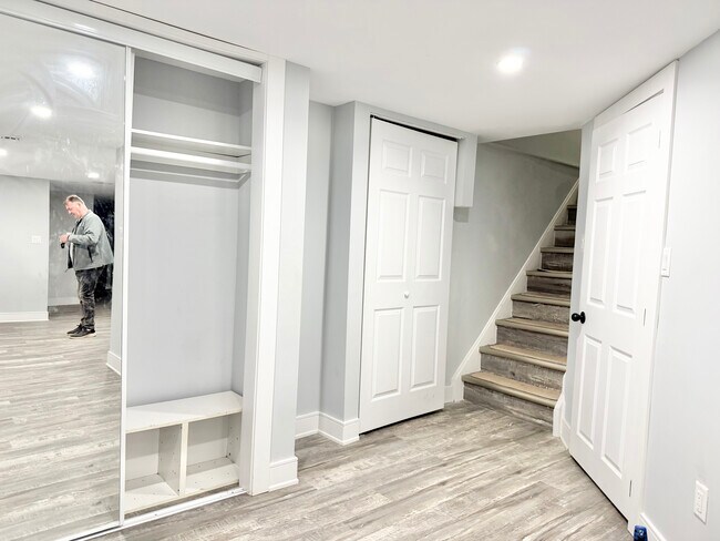 Photo du bâtiment - 3 BED - 1 BATH - LONDON - BASEMENT