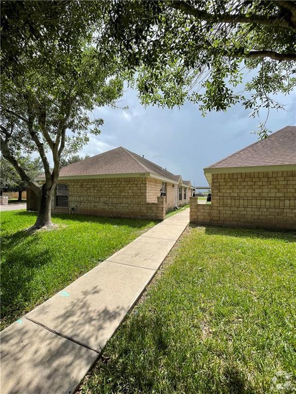 Building Photo - 2109 N Dahlia St