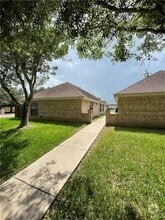 Building Photo - 2109 N Dahlia St