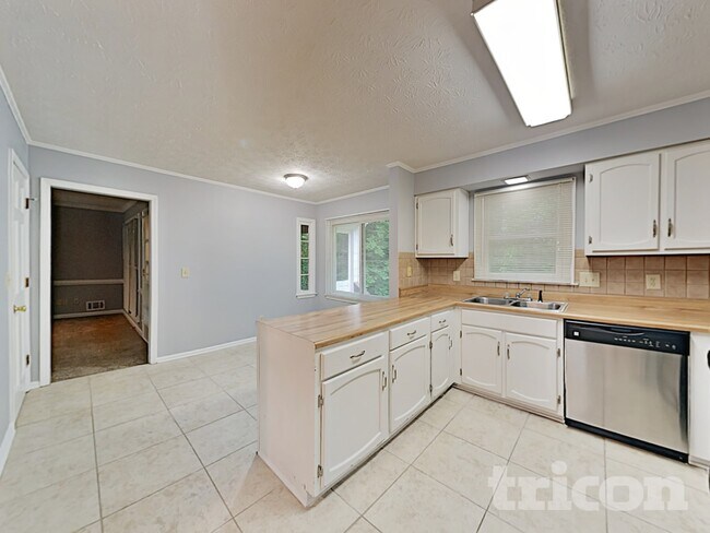 Building Photo - 215 Comstock Ct