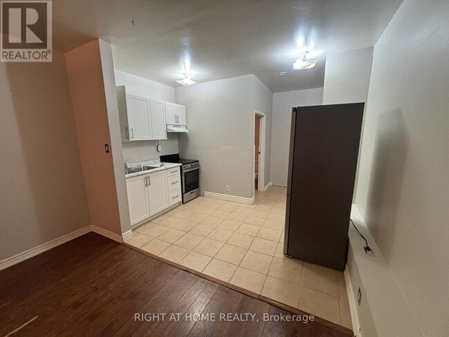 Building Photo - 505 Oakwood Ave