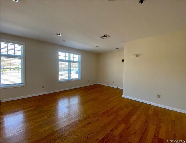 Building Photo - 259 Glen Cove Ave