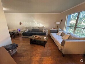 Building Photo - 530 Alegre Vista Dr