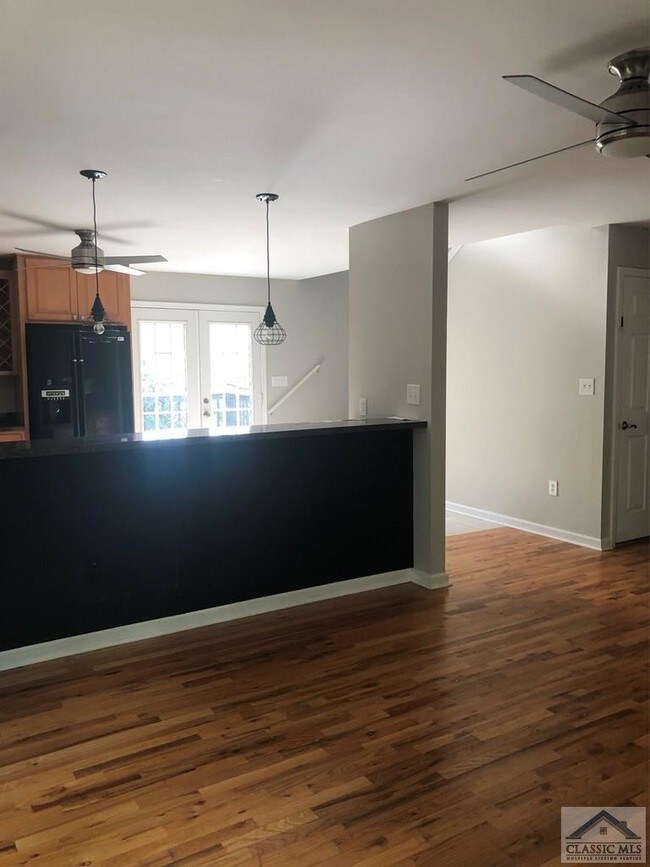 Foto del edificio - 240 Hodgson Dr