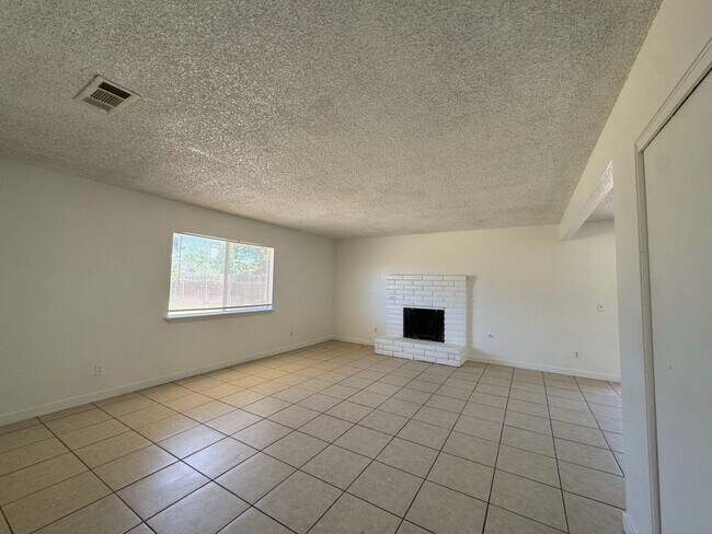 Building Photo - 205 Ashlan Way