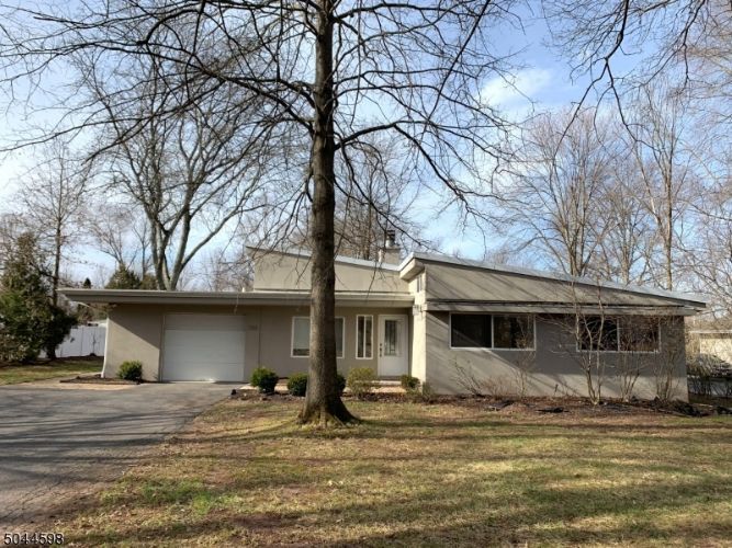 Primary Photo - 150 Waverly Ave