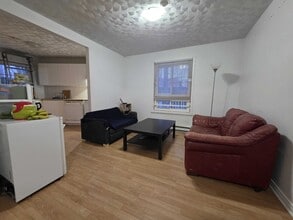 Building Photo - 31 Chatham St