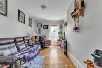 Building Photo - 44 Catharine St