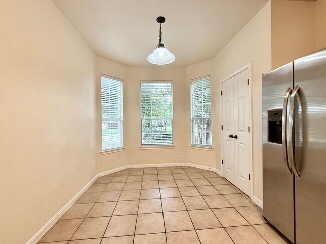 Building Photo - 4025 Meadow Bluff Way