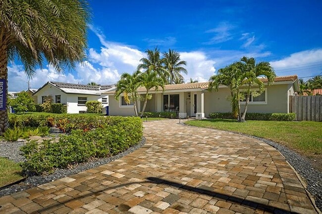 Building Photo - 2445 SE 7th St