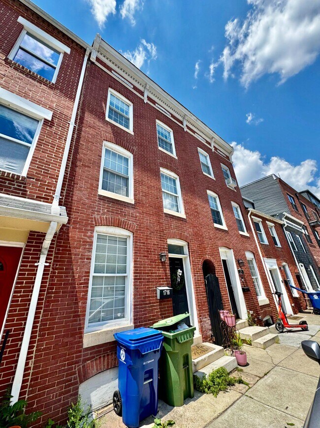 Building Photo - 1716 Light St