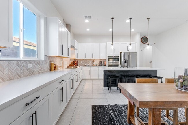 Foto del edificio - Charming Single-Story in Cadence with Fireplace & Entertainer’s Backyard!