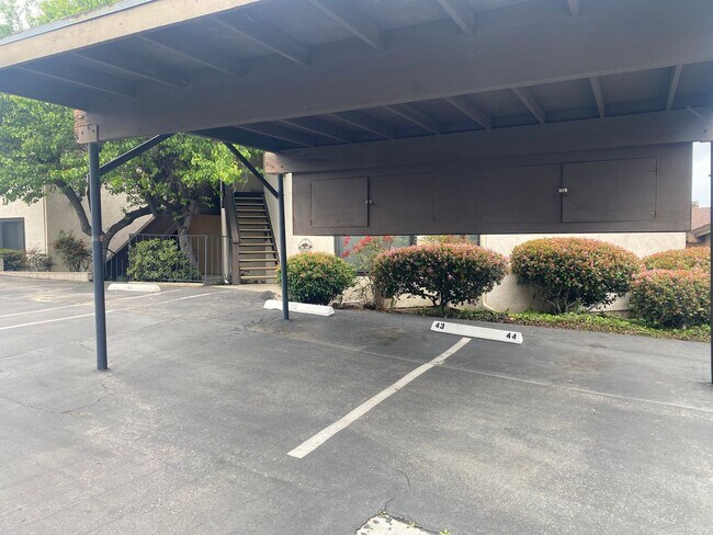 Foto del edificio - 3831 Nipoma Pl