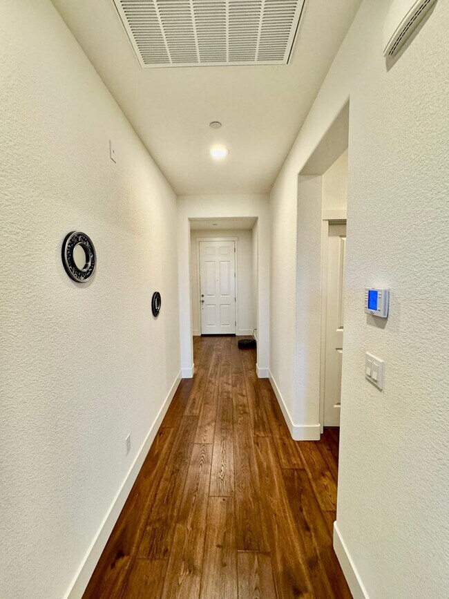 Foto del edificio - 1121 Pearl Dr