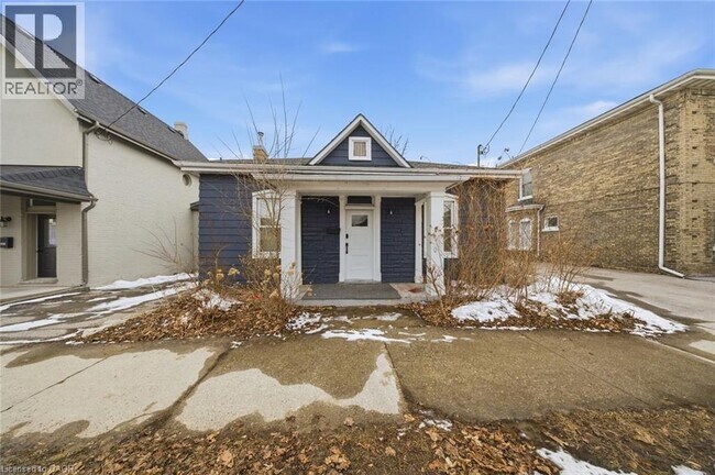 Photo du bâtiment - 194 Brant Ave