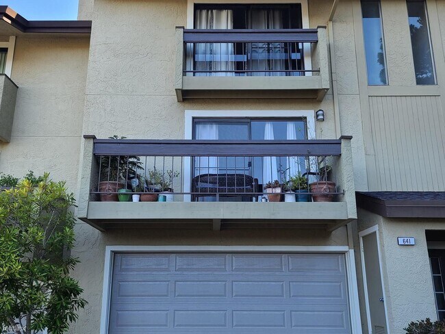 Foto del edificio - 641 Stonegate Dr