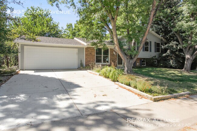 Foto del edificio - Fantastic Tri-Level Louisville Home ready ...