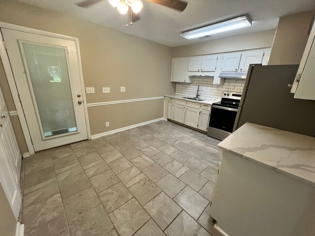 Building Photo - Your Home Awaits!