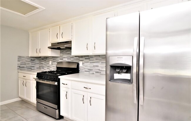 Building Photo - 530 Cambridge Village Dr