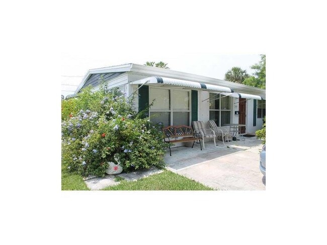 COMING SOON! 2/1 VERO BEACH! - COMING SOON! 2/1 VERO BEACH! House