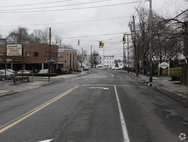 Building Photo - 129 Pelham Rd