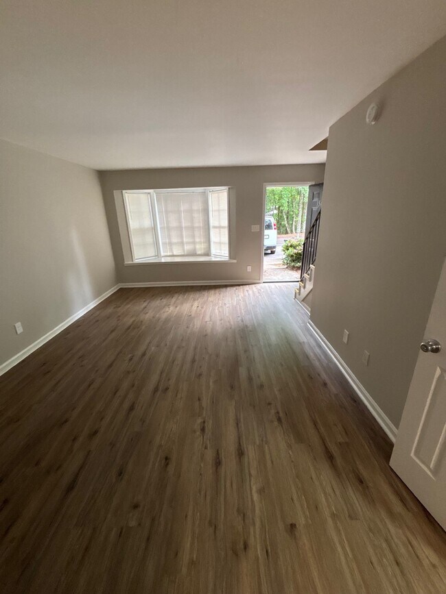 Foto del edificio - 1526 Charter East Cir