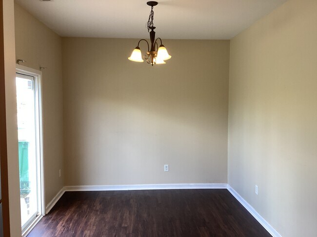 Foto del edificio - 1018 Skillbeck Rd