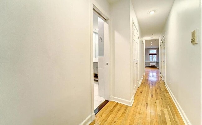 Building Photo - 224 Monroe St